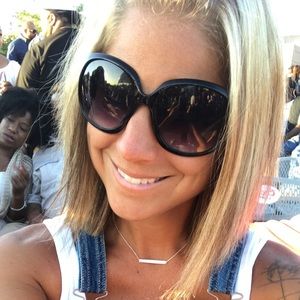 Meet your Posher, Alexis